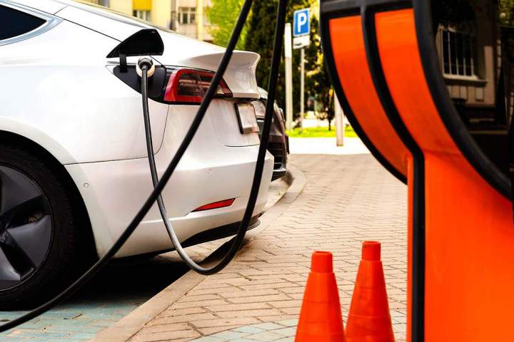 Installation borne de recharge Thiers